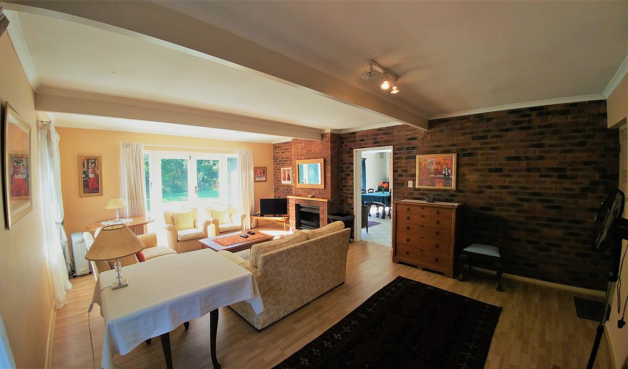 Besigheim Bed & Breakfast Стеленбош Екстериор снимка