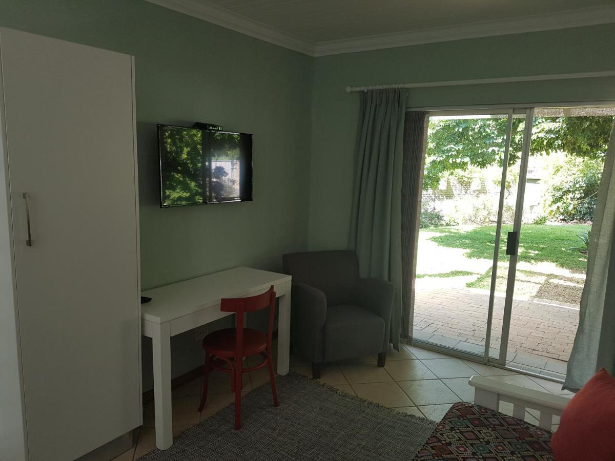Besigheim Bed & Breakfast Стеленбош Екстериор снимка