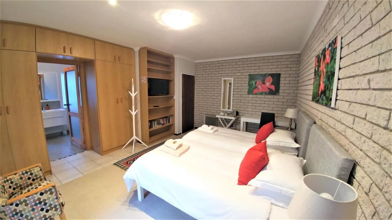 Besigheim Bed & Breakfast Стеленбош Екстериор снимка