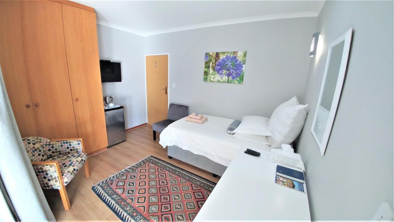Besigheim Bed & Breakfast Стеленбош Екстериор снимка