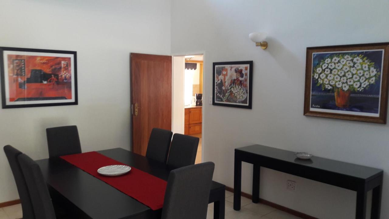 Besigheim Bed & Breakfast Стеленбош Екстериор снимка